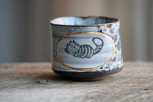 Alice and the Queen White mug 22k gold 12 oz
